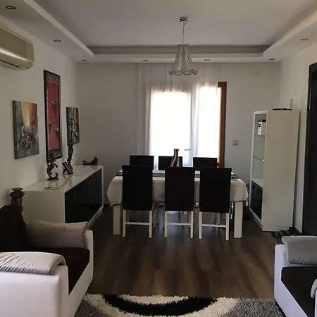 Cettia House 말마리스